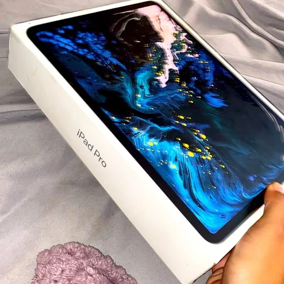 iPad Pro 11 1st gen. & new gen apple pen paid $450 out the door for both. - Picture 3 of 5